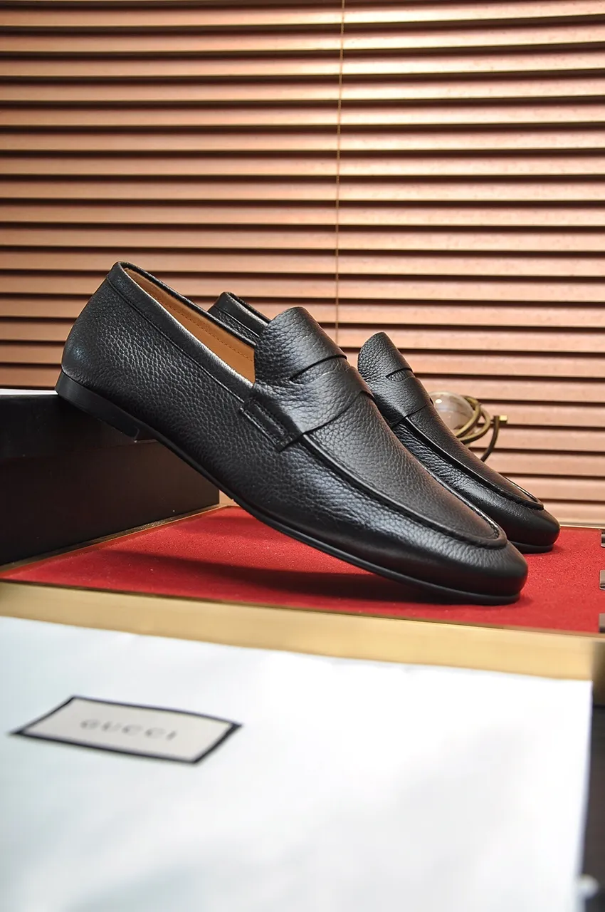 Men's shoes 💰520💶【GUCCI】 (High-end Niuli) New 🍀Gucci* - top version Gucci Peas shoes! Made of imported original cowhide, the inner top layer is comfortable cowhide lining! Original wear-resistant rubber outsole! High quality products! Code number 38-44!